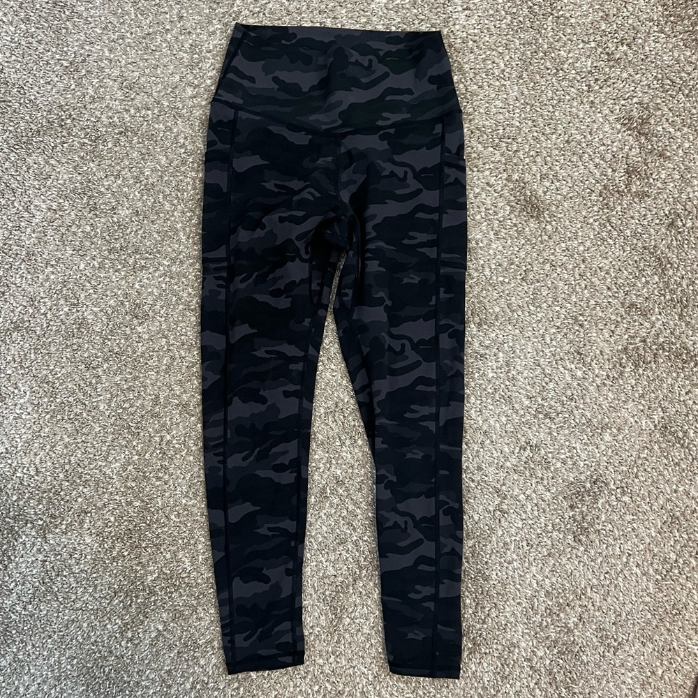 Black camo leggings // stretchy and soft with pockets!!